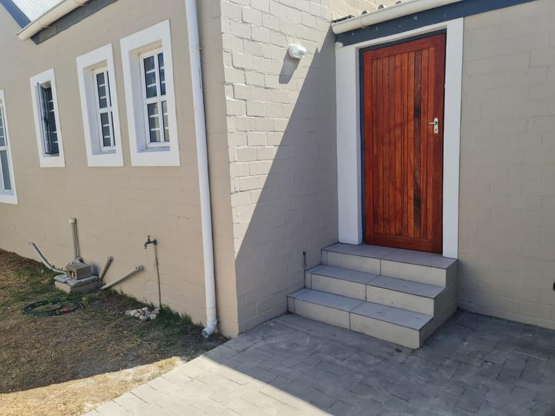 To Let 2 Bedroom Property for Rent in Oakglen Western Cape